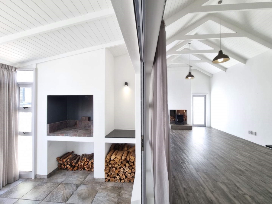 2 Bedroom Property for Sale in Sandbaai Western Cape